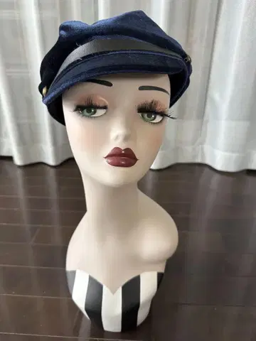 네이비 벨로아풍 헌팅 캡