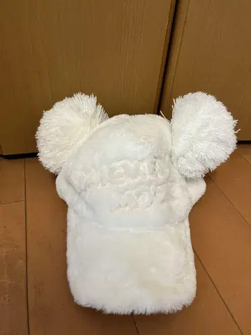 디즈니 폼폼 귀도리 모자 화이트