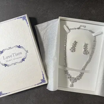 LoveTiara 크리스탈 목걸이 및 귀걸이 세트