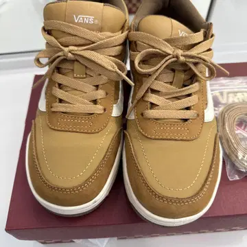 반스 브라운 스니커즈
