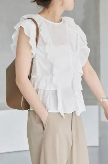 스픽 앤 스팬 페플럼 프릴 블라우스 Spick & Span 화이트