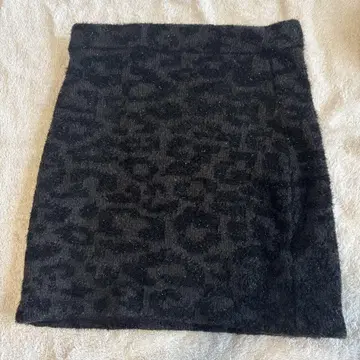 Lululemon 블랙 레오파드 무늬 타이트 스커트