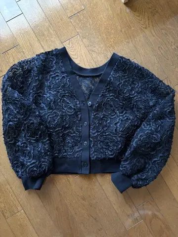 BARNEYS NEW YORK 꽃무늬 자수 블랙 가디건