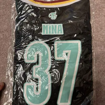 TWICE MINA 37 블랙 티셔츠