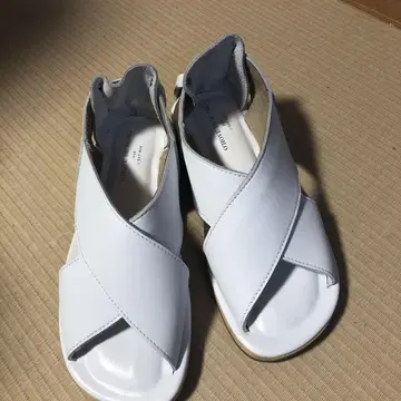 천연 가죽 플랫 샌들