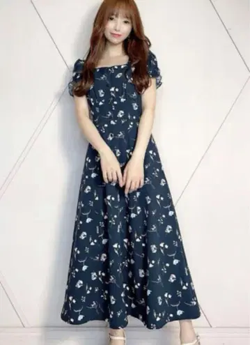꽃무늬 네이비 반팔 롱 원피스 미셸 마카롱