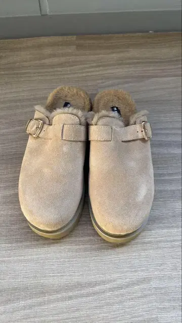 베이지 스웨이드 퍼 모카신