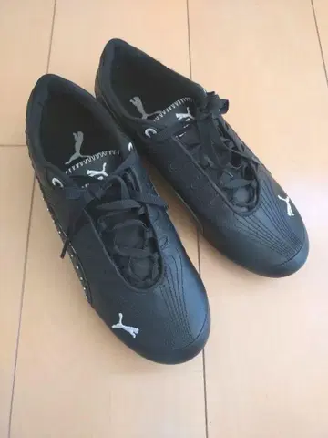 Puma 스터드 장식 블랙 스니커즈