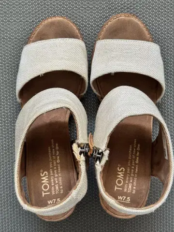 TOMS 베이 스트랩 샌들 24.5cm