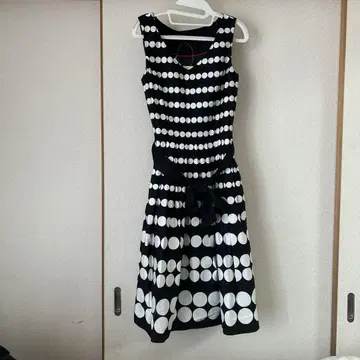 택 포함 새상품 LAURA ASHLEY 도트 슬리브리스 원피스 사이즈 7