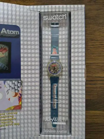 Swatch 사의 철완 아톰 손목시계