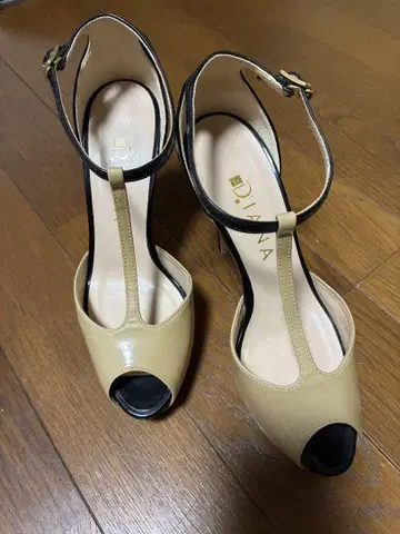 Diana 베이지/블랙 샌들 21cm
