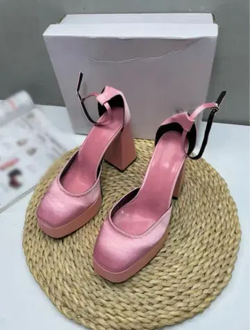 핑크 새틴 스트랩 하이힐 펌프스