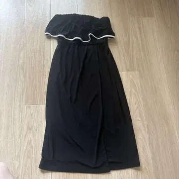 오프 숄더 블랙 슬리브리스 미니 원피스