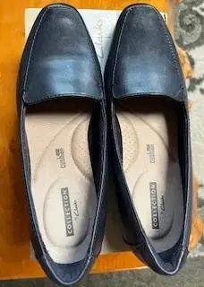 클락스 네이비 로퍼 로우 힐