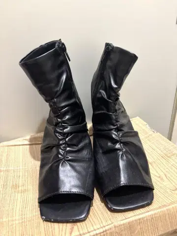 GATHER OPEN TOE BOOTS 개더 오픈토 부츠