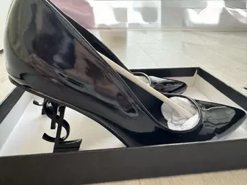 블랙 에나멜 하이힐 펌프스
