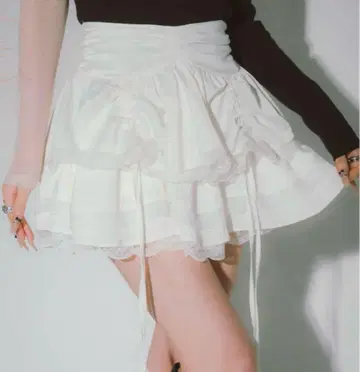 Darich 랜덤 프릴 미니 스커트 화이트 프리