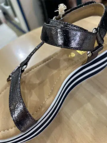 메탈릭 블랙 스트랩 샌들 39(24.5~25cm)