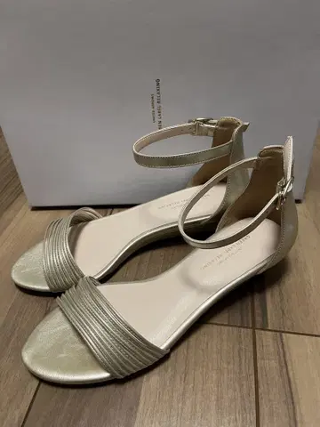 미사용 새상품 그린 라벨 릴랙싱 스트랩 샌들 23.0cm