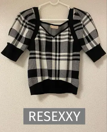 RESEXXY 체크 무늬 퍼프 슬리브 니트 하트 넥 래글런 탑