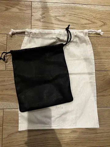 아에타 더블 페이스 드로우스트링 파우치