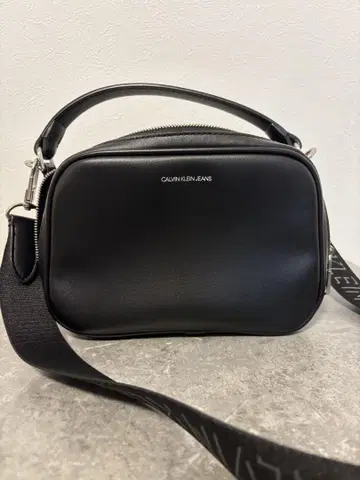 CALVIN KLEIN JEANS 숄더백 블랙