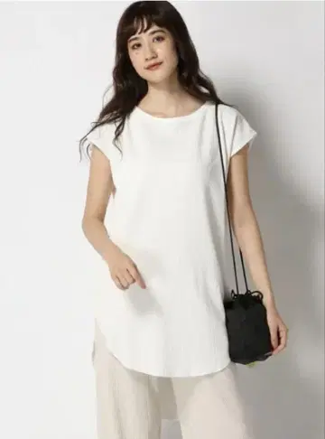 지나시스 화이트 슬리브리스 튜닉 백 버튼 와플
