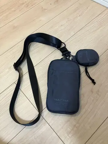 YAKPAK 그레이 스마트폰 숄더백