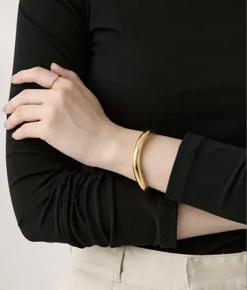 가브리엘라 아르티가스 WAVE CUFF 뱅글