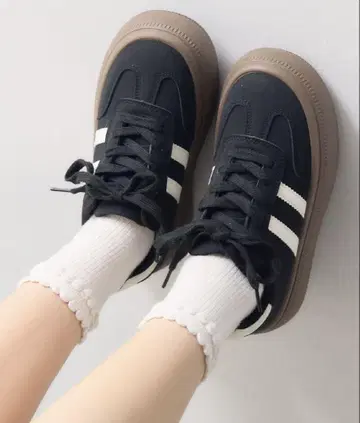 레트로 걸 커스텀 라인 스니커즈