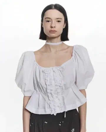 새상품 Bibiy. CYNTHIA CROPPED BLOUSE