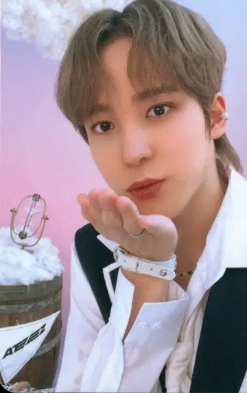 ATEEZ 윤호 ANITEEZ in ILLUSION 4/5