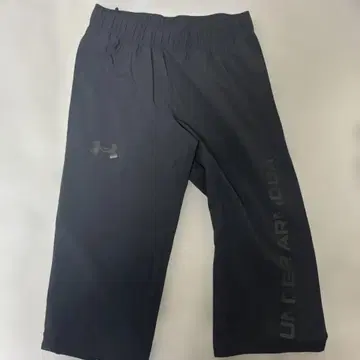 Under Armour 블랙 핏 숏 팬츠