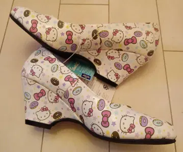 HELLO KITTY 도넛 패턴 하이힐