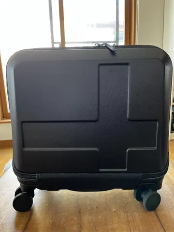 Innovator 블랙 수트 케이스 33L