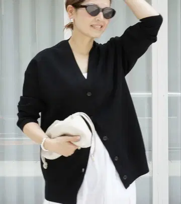 두지엠 클라세 소피아 V넥 가디건