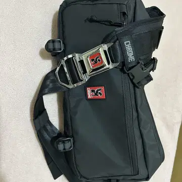 CHROME KADET 시리즈 슬링 백 블랙