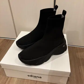 +diana 블랙 하이컷 스니커즈