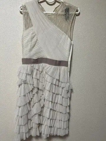 BCBGMAXAZRIA 아이보리 원숄더 드레스