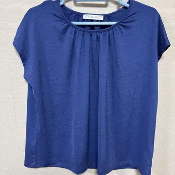 네이비 반팔 플리츠 디자인 셔츠