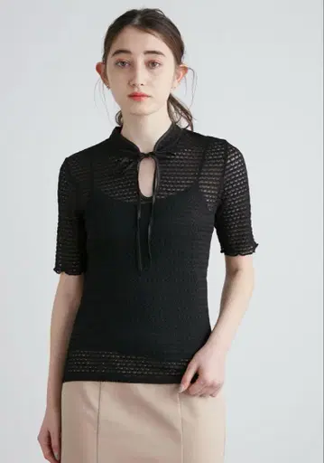 Lily brown 차이나 컷 탑 블랙