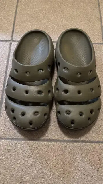 keen 올리브 그린 샌들