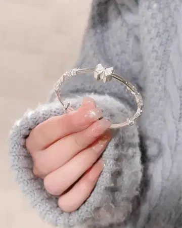 엘레강트한 나비 모티브 팔찌