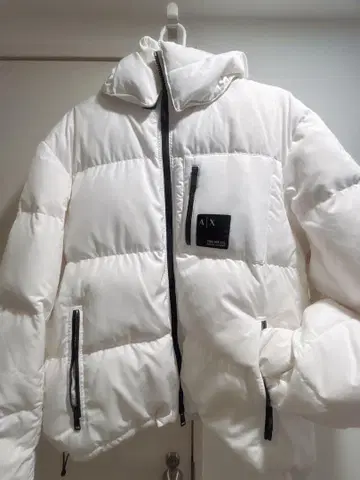 Armani Exchange 후드 부착 다운 자켓 화이트 L 사이즈