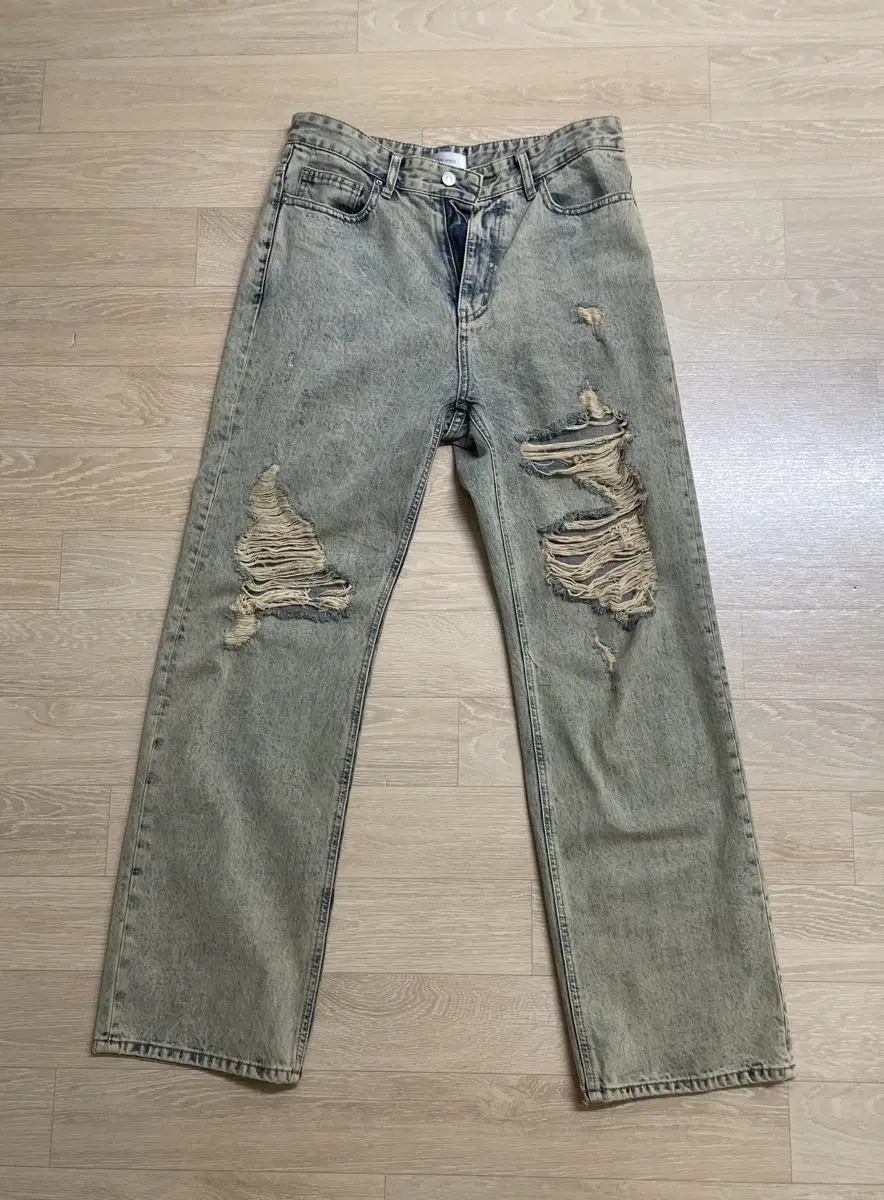 Maison Mined Slacks Distressed Jeans
