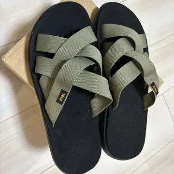 Teva 올리브 스트랩 샌들