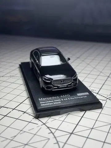 Almost Real 메르세데스 벤츠 AMG S63 E 미니카 1/64