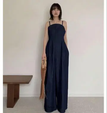 클레인 라운드 컷 루즈 올인원