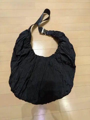 자라 개더 숄더백 블랙